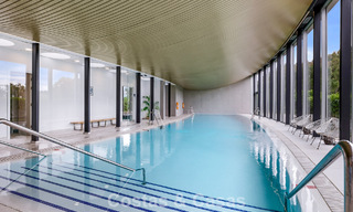 Lujoso y moderno apartamento con vistas al mar en venta en primera línea de playa en Estepona, Costa del Sol 780807 