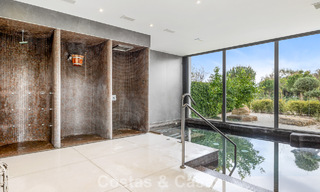 Lujoso y moderno apartamento con vistas al mar en venta en primera línea de playa en Estepona, Costa del Sol 780808 