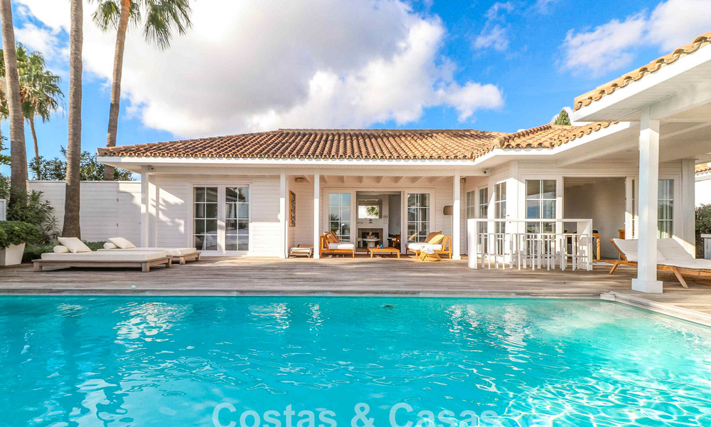 Villa mediterránea en una sola planta para entrar a vivir en venta, en zona de golf de Benahavis - Marbella 780811