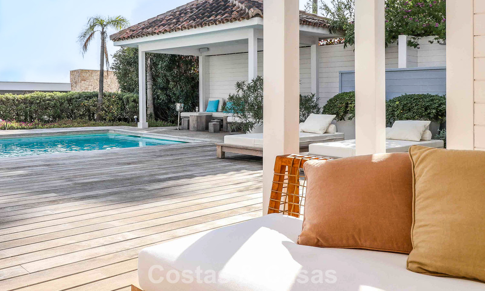 Villa mediterránea en una sola planta para entrar a vivir en venta, en zona de golf de Benahavis - Marbella 780812