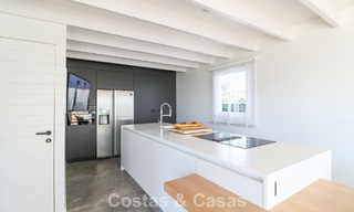 Villa mediterránea en una sola planta para entrar a vivir en venta, en zona de golf de Benahavis - Marbella 780816 