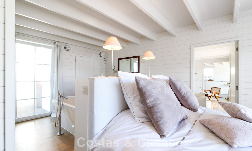 Villa mediterránea en una sola planta para entrar a vivir en venta, en zona de golf de Benahavis - Marbella 780818