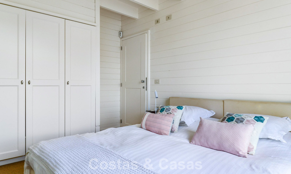 Villa mediterránea en una sola planta para entrar a vivir en venta, en zona de golf de Benahavis - Marbella 780822