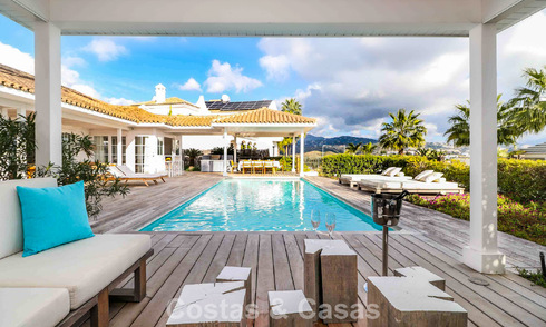 Villa mediterránea en una sola planta para entrar a vivir en venta, en zona de golf de Benahavis - Marbella 780826