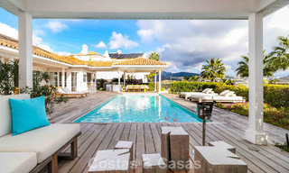 Villa mediterránea en una sola planta para entrar a vivir en venta, en zona de golf de Benahavis - Marbella 780826 