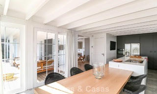 Villa mediterránea en una sola planta para entrar a vivir en venta, en zona de golf de Benahavis - Marbella 780829 