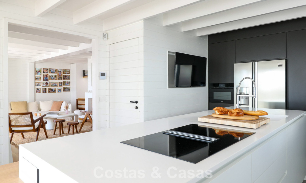 Villa mediterránea en una sola planta para entrar a vivir en venta, en zona de golf de Benahavis - Marbella 780831