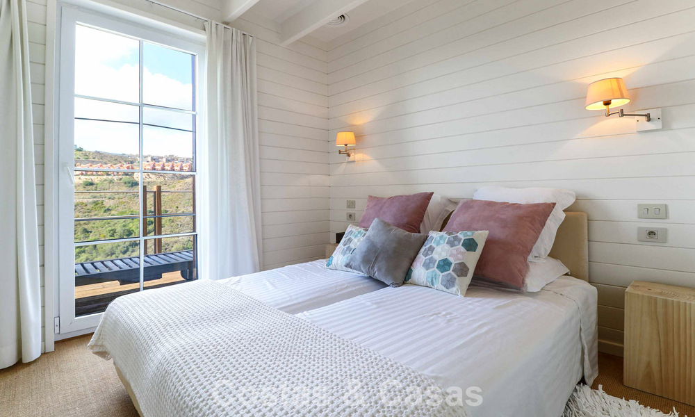 Villa mediterránea en una sola planta para entrar a vivir en venta, en zona de golf de Benahavis - Marbella 780834