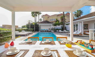 Villa mediterránea en una sola planta para entrar a vivir en venta, en zona de golf de Benahavis - Marbella 780835 