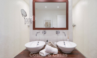 Villa mediterránea en una sola planta para entrar a vivir en venta, en zona de golf de Benahavis - Marbella 780838 