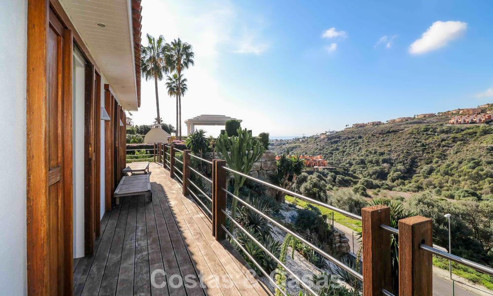 Villa mediterránea en una sola planta para entrar a vivir en venta, en zona de golf de Benahavis - Marbella 780839