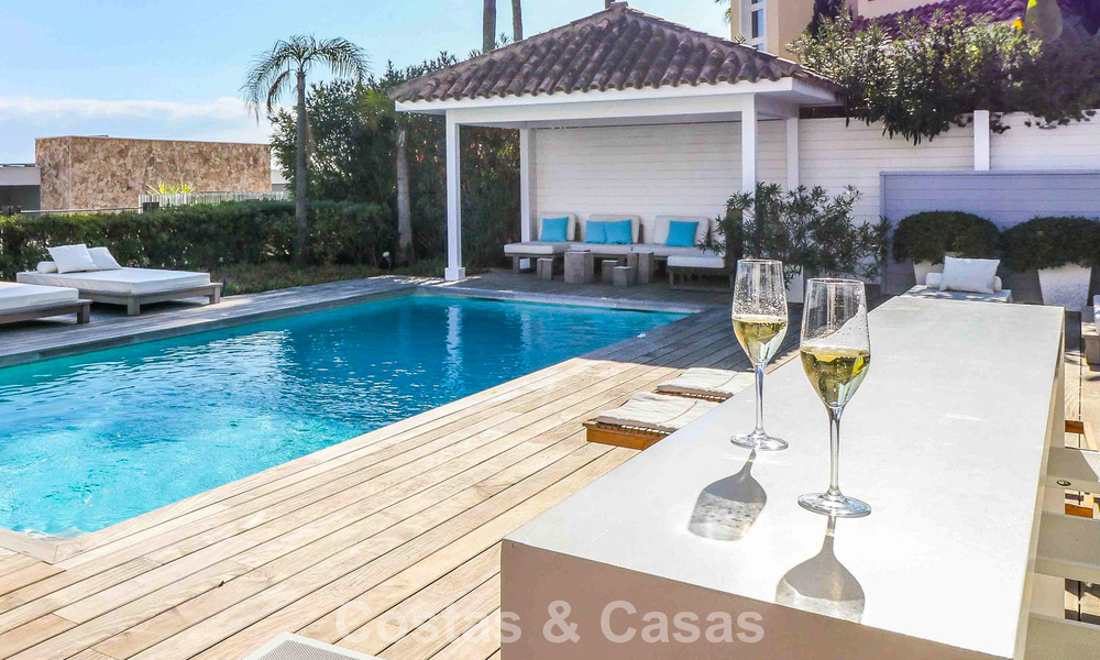 Villa mediterránea en una sola planta para entrar a vivir en venta, en zona de golf de Benahavis - Marbella 780843