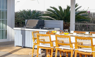 Villa mediterránea en una sola planta para entrar a vivir en venta, en zona de golf de Benahavis - Marbella 780845 