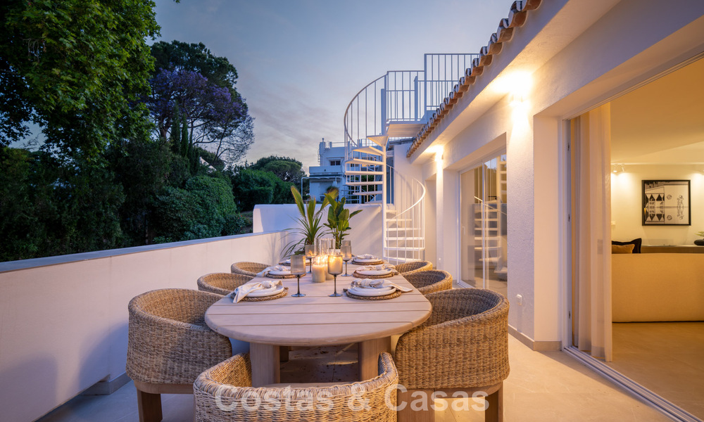 Casa adosada renovada en venta en el popular enclave de golf de Aloha Golf, en Nueva Andalucía, Marbella 780848