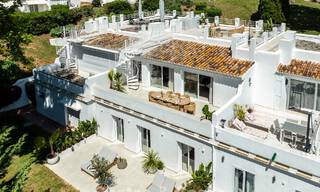 Casa adosada renovada en venta en el popular enclave de golf de Aloha Golf, en Nueva Andalucía, Marbella 780850 