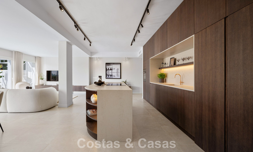 Casa adosada renovada en venta en el popular enclave de golf de Aloha Golf, en Nueva Andalucía, Marbella 780855