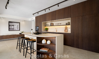 Casa adosada renovada en venta en el popular enclave de golf de Aloha Golf, en Nueva Andalucía, Marbella 780856 