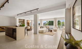 Casa adosada renovada en venta en el popular enclave de golf de Aloha Golf, en Nueva Andalucía, Marbella 780857 