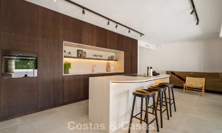 Casa adosada renovada en venta en el popular enclave de golf de Aloha Golf, en Nueva Andalucía, Marbella 780858 