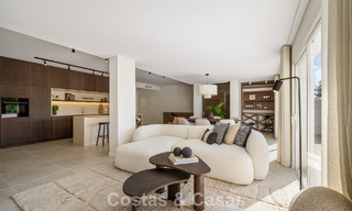 Casa adosada renovada en venta en el popular enclave de golf de Aloha Golf, en Nueva Andalucía, Marbella 780861 