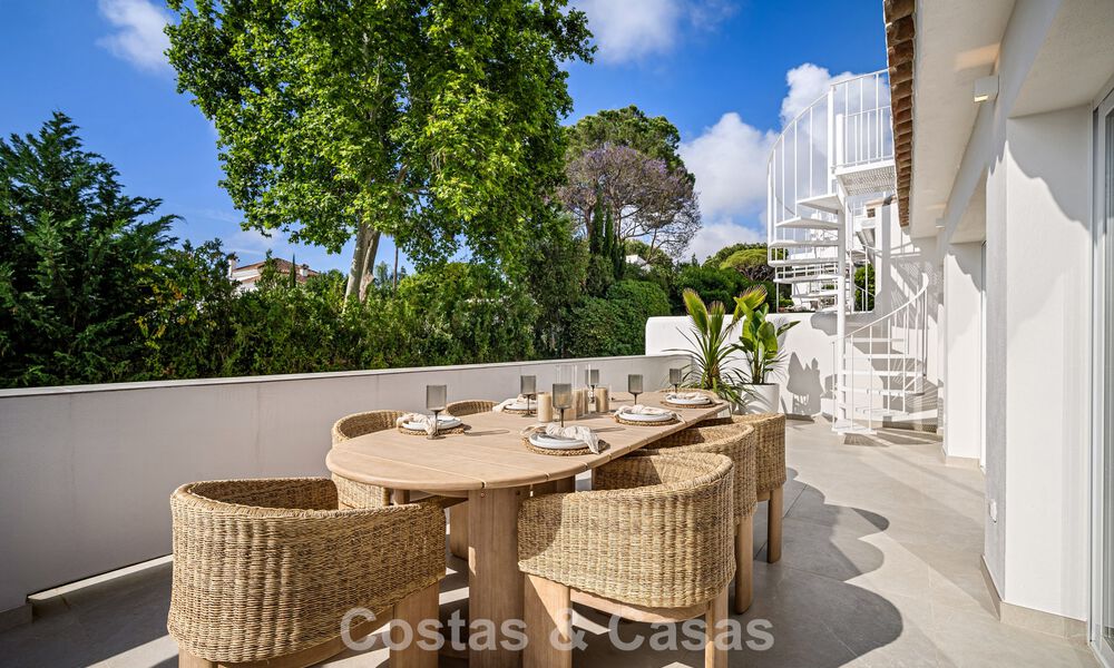Casa adosada renovada en venta en el popular enclave de golf de Aloha Golf, en Nueva Andalucía, Marbella 780864