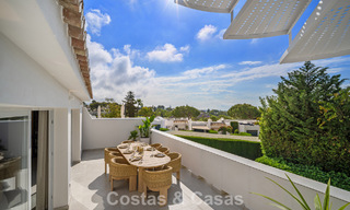 Casa adosada renovada en venta en el popular enclave de golf de Aloha Golf, en Nueva Andalucía, Marbella 780867 