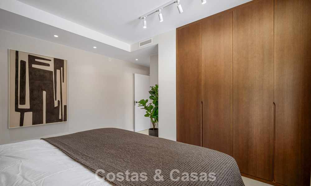 Casa adosada renovada en venta en el popular enclave de golf de Aloha Golf, en Nueva Andalucía, Marbella 780869