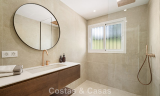 Casa adosada renovada en venta en el popular enclave de golf de Aloha Golf, en Nueva Andalucía, Marbella 780870 