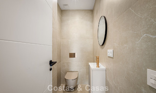 Casa adosada renovada en venta en el popular enclave de golf de Aloha Golf, en Nueva Andalucía, Marbella 780871 