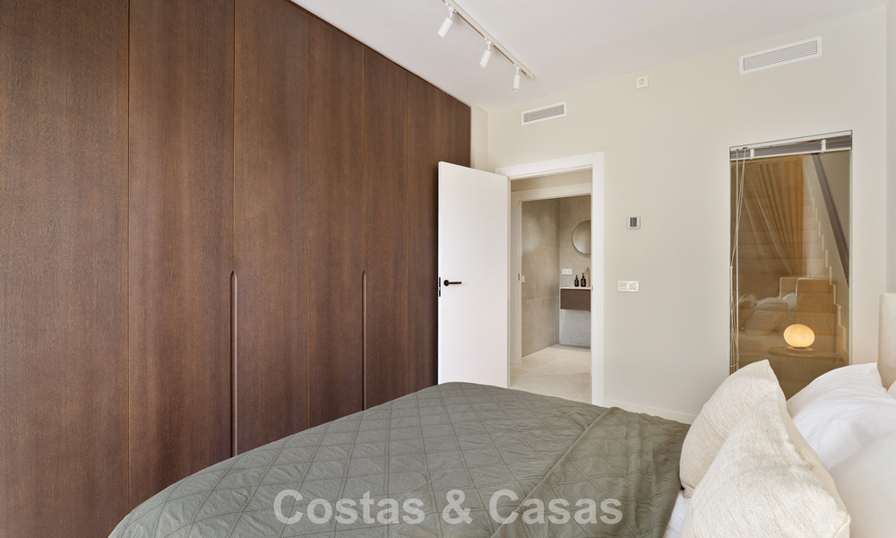 Casa adosada renovada en venta en el popular enclave de golf de Aloha Golf, en Nueva Andalucía, Marbella 780875