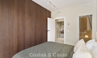 Casa adosada renovada en venta en el popular enclave de golf de Aloha Golf, en Nueva Andalucía, Marbella 780875 