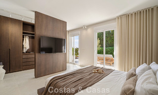 Casa adosada renovada en venta en el popular enclave de golf de Aloha Golf, en Nueva Andalucía, Marbella 780877 