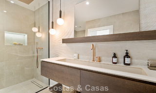 Casa adosada renovada en venta en el popular enclave de golf de Aloha Golf, en Nueva Andalucía, Marbella 780882 