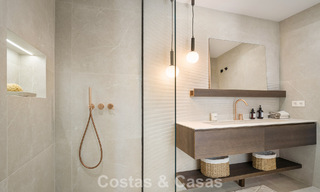 Casa adosada renovada en venta en el popular enclave de golf de Aloha Golf, en Nueva Andalucía, Marbella 780883 