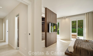 Casa adosada renovada en venta en el popular enclave de golf de Aloha Golf, en Nueva Andalucía, Marbella 780884 