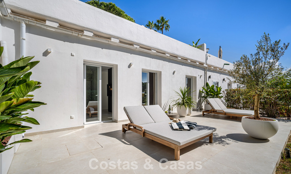 Casa adosada renovada en venta en el popular enclave de golf de Aloha Golf, en Nueva Andalucía, Marbella 780888