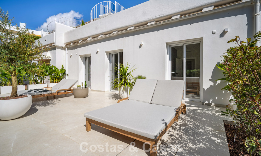 Casa adosada renovada en venta en el popular enclave de golf de Aloha Golf, en Nueva Andalucía, Marbella 780889
