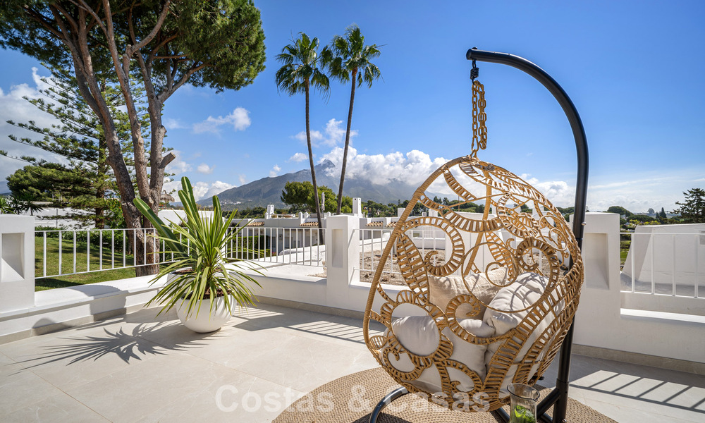 Casa adosada renovada en venta en el popular enclave de golf de Aloha Golf, en Nueva Andalucía, Marbella 780892