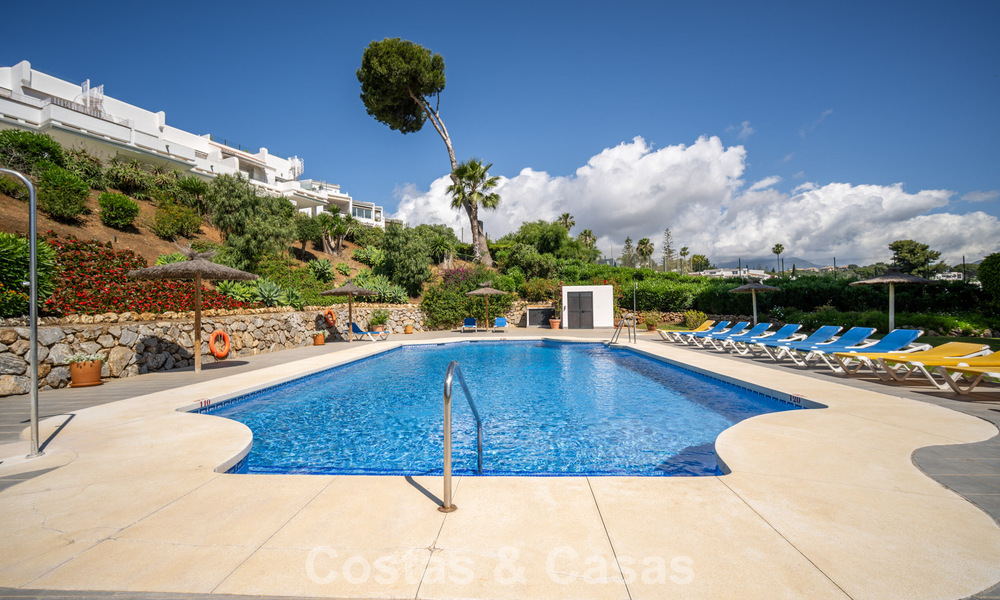 Casa adosada renovada en venta en el popular enclave de golf de Aloha Golf, en Nueva Andalucía, Marbella 780895