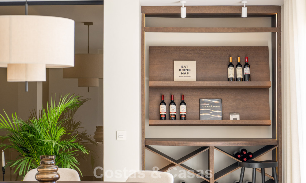 Casa adosada renovada en venta en el popular enclave de golf de Aloha Golf, en Nueva Andalucía, Marbella 780897