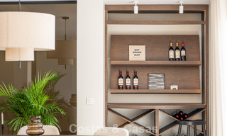 Casa adosada renovada en venta en el popular enclave de golf de Aloha Golf, en Nueva Andalucía, Marbella 780897 