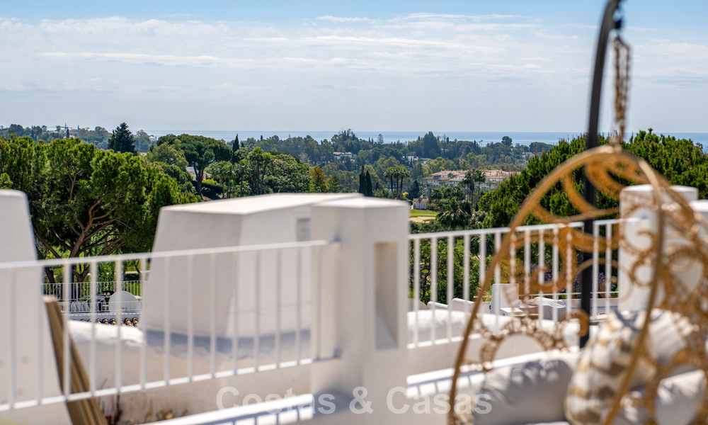 Casa adosada renovada en venta en el popular enclave de golf de Aloha Golf, en Nueva Andalucía, Marbella 780899