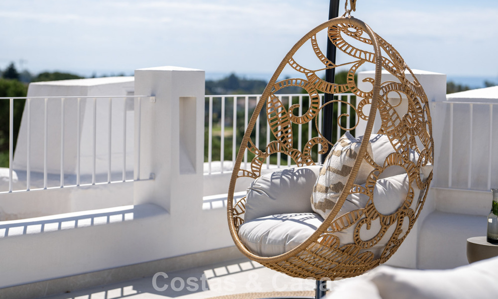 Casa adosada renovada en venta en el popular enclave de golf de Aloha Golf, en Nueva Andalucía, Marbella 780900