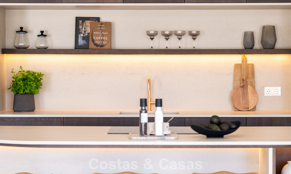 Casa adosada renovada en venta en el popular enclave de golf de Aloha Golf, en Nueva Andalucía, Marbella 780901