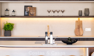 Casa adosada renovada en venta en el popular enclave de golf de Aloha Golf, en Nueva Andalucía, Marbella 780901 