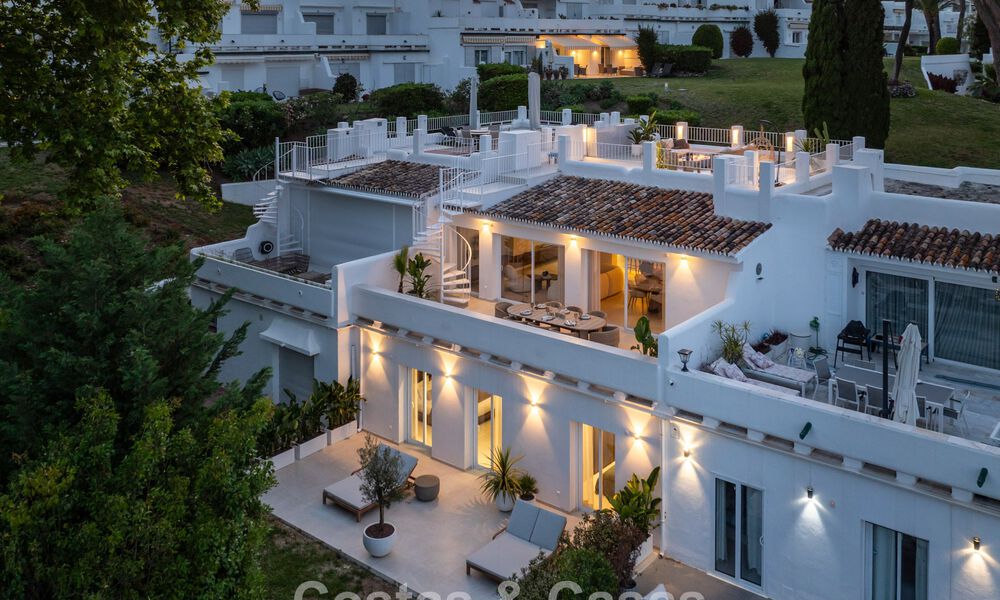 Casa adosada renovada en venta en el popular enclave de golf de Aloha Golf, en Nueva Andalucía, Marbella 780903