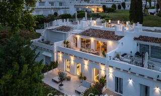 Casa adosada renovada en venta en el popular enclave de golf de Aloha Golf, en Nueva Andalucía, Marbella 780903 