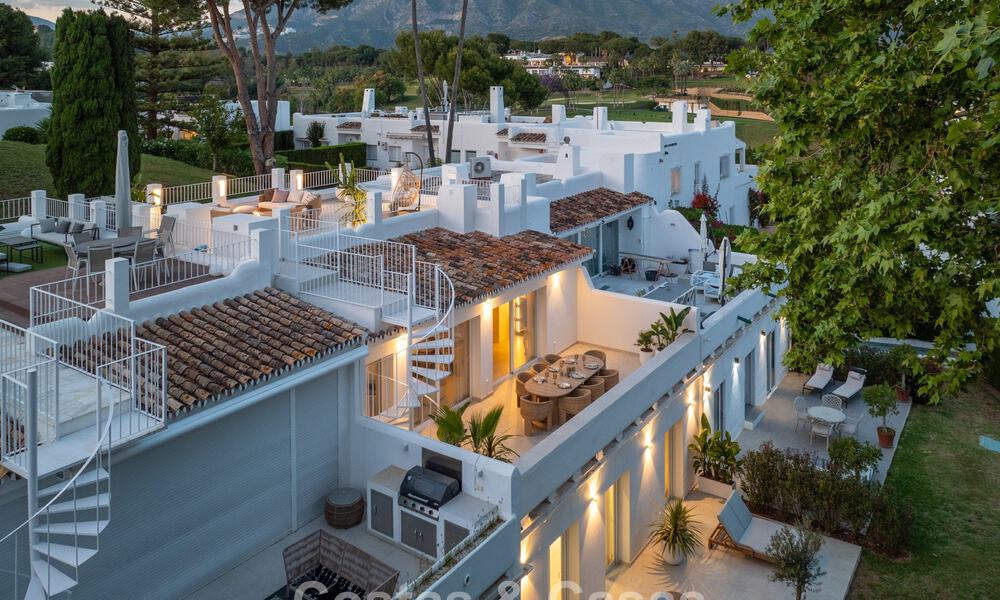 Casa adosada renovada en venta en el popular enclave de golf de Aloha Golf, en Nueva Andalucía, Marbella 780904