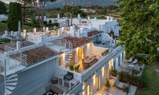 Casa adosada renovada en venta en el popular enclave de golf de Aloha Golf, en Nueva Andalucía, Marbella 780904 