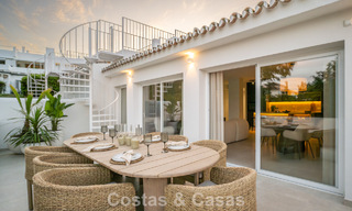 Casa adosada renovada en venta en el popular enclave de golf de Aloha Golf, en Nueva Andalucía, Marbella 780906 